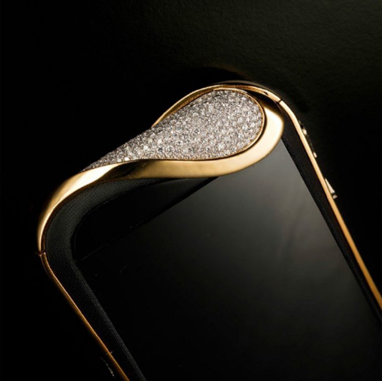 Savelli debuts diamond studded Android smartphones just for women