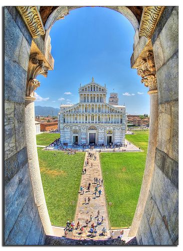 piazza dei miracoli pisa