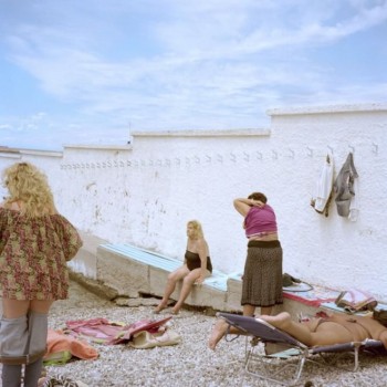 spiaggia col muro