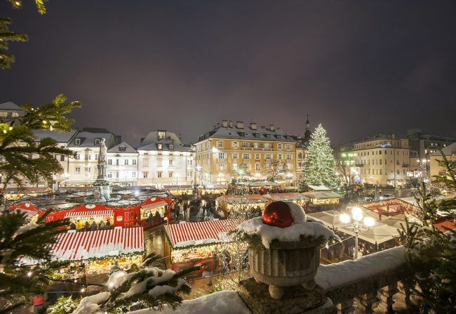 Mercatini di natale. in italia i profumi e i colori della festa più ... Festa di natale in italia